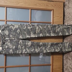 American Eagle Outfitters Green Camouflage Pants